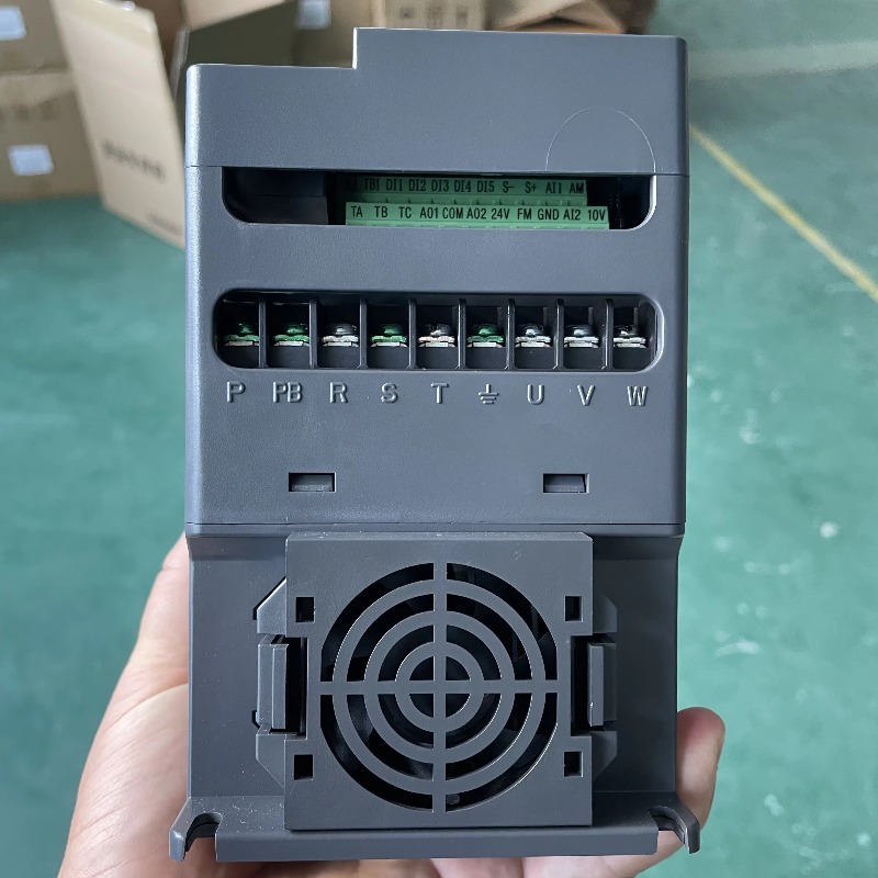 Inverter per pompa solare da 2 - Solar Pump Inverter 2.2Kw recensione e prezzo